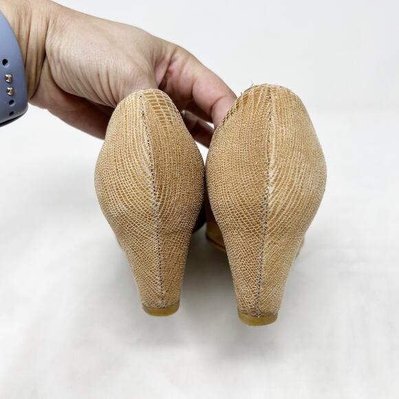 [Stuart Weitzman] Beige Leather Bucalina Tortoiseshell Buckle Round Toe Wedges 6 - Picture 4 of 12